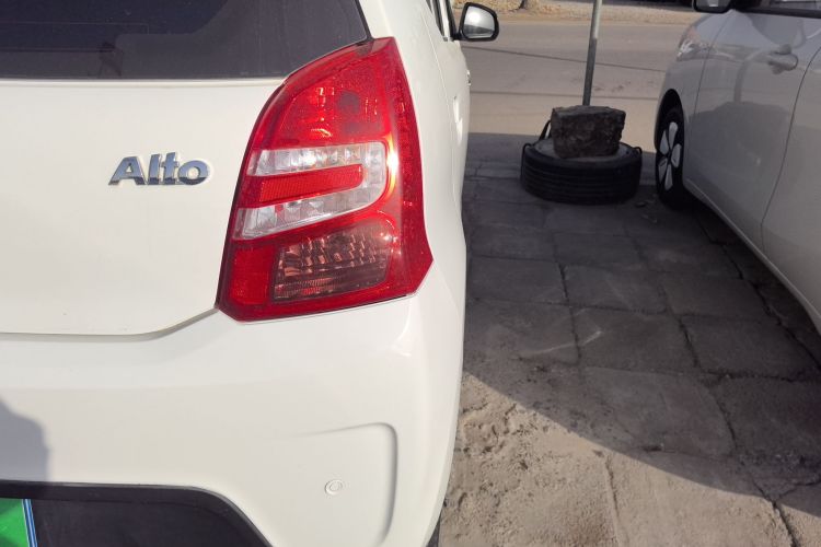 铃木 奥拓 2013款 1.0L 自动豪华型车身外观9