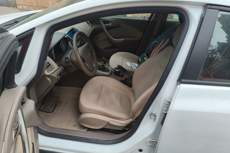 别克 英朗 2013款 GT 1.6L 手动进取版中控内饰20