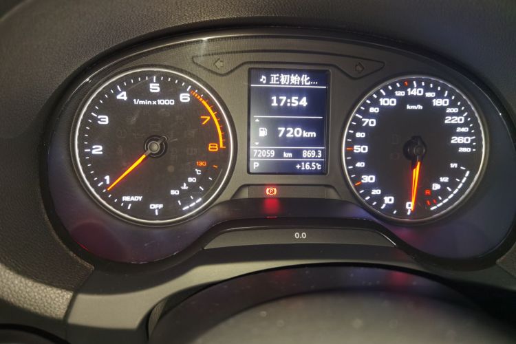 奥迪A3 2016款 Sportback 35 TFSI 领英型中控内饰15