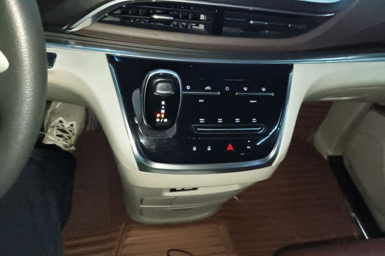 别克GL8 2020款 陆上公务舱 652T 舒适型局部细节18