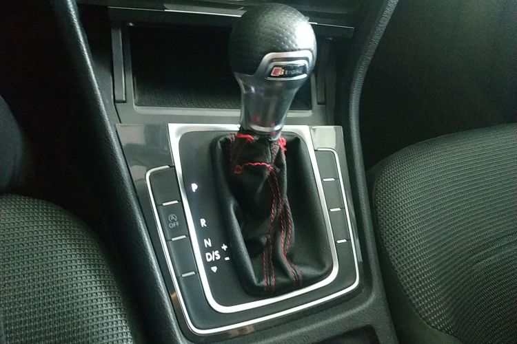 大众 高尔夫 2019款 280TSI DSG舒适型 国VI中控内饰18