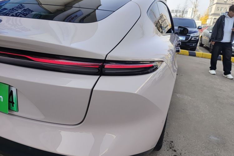 蔚来ET5 2022款 75kWh车身外观9