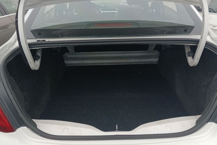 标致301 2016款 1.6L 自动舒适版局部细节23