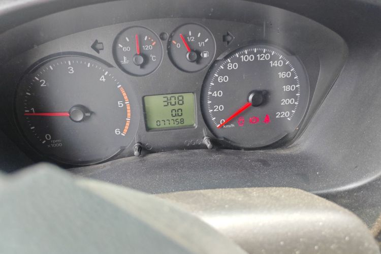 福特 新世代全顺 2016款 2.2T短轴6座中顶多功能车中控内饰15