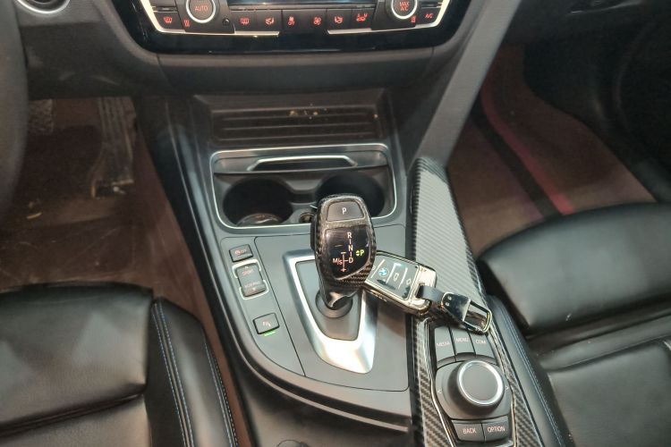 宝马3系 2019款 320i M运动套装中控内饰18