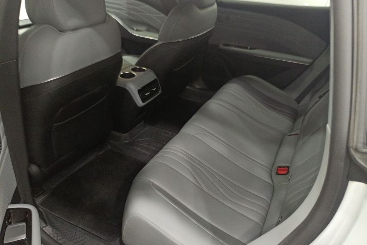 吉利银河 银河E8 2024款 550km 后驱PRO中控内饰21