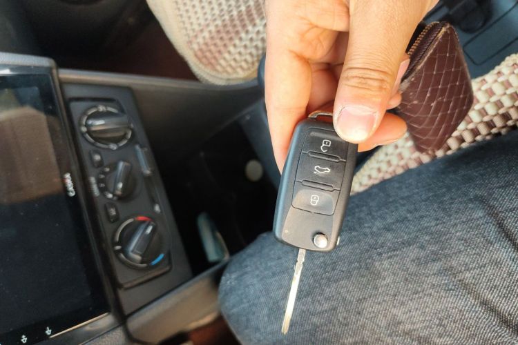 大众 桑塔纳 2015款 1.4L 手动风尚版中控内饰11