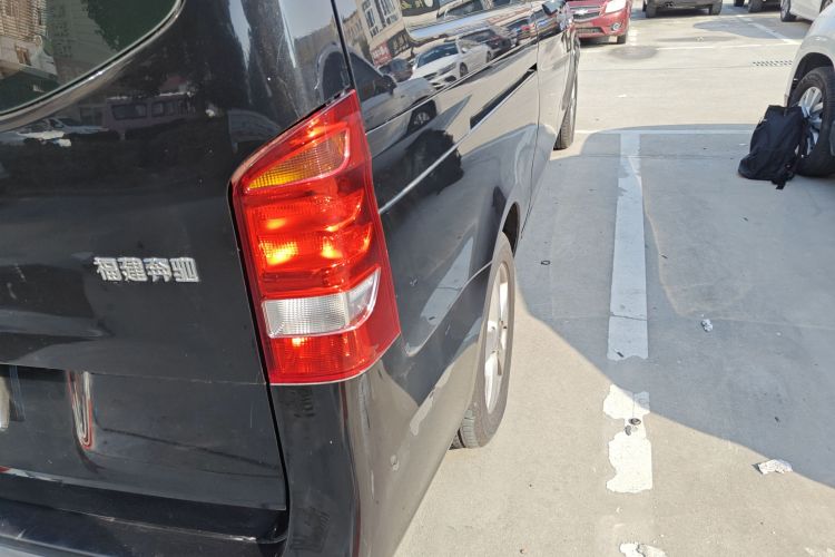 奔驰 威霆 2018款 2.0T 精英版 7座 国V车身外观6006