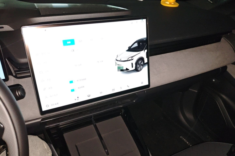 领克08 EM-P 2025款 120km 长续航Pro中控内饰16