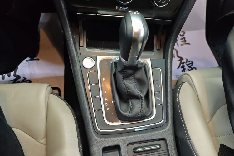 大众 高尔夫 2017款 230TSI 自动豪华百万辆纪念版局部细节18