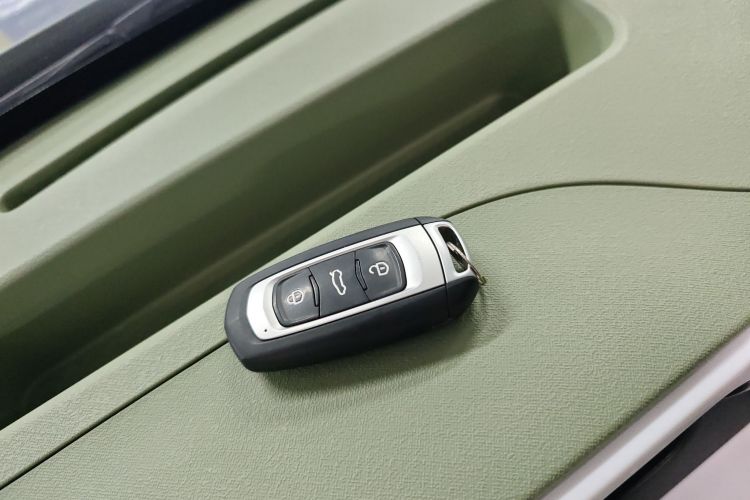 吉利银河 2025款 210km 熊猫骑士中控内饰11