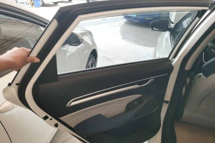 吉利汽车 帝豪 2022款 第4代 1.5L CVT旗舰型中控内饰7008