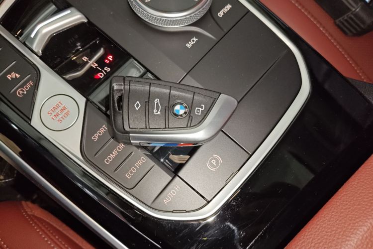 宝马3系 2023款 320Li M运动套装中控内饰11