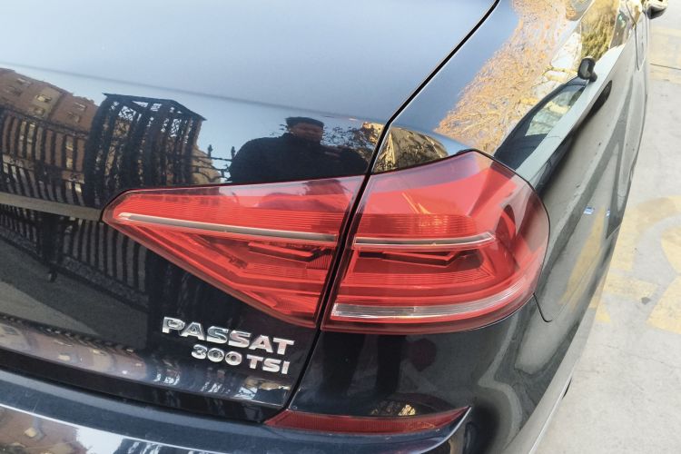 大众 帕萨特 2017款 330TSI DSG尊荣版车身外观9