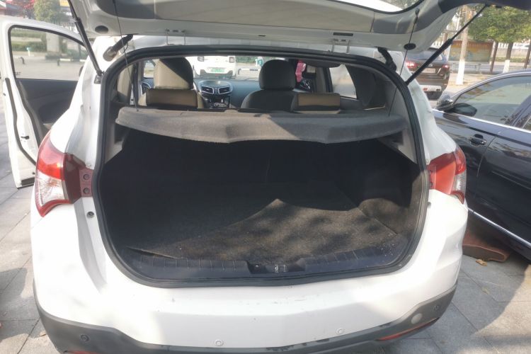 海马S5 2015款 1.6L 手动舒适型机舱底盘23