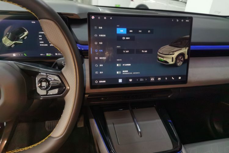 领克08 EM-P 2025款 120km 长续航Pro中控内饰16