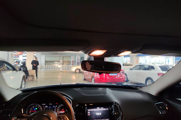 Jeep 指南者 2020款 220T 自动精英版局部细节22