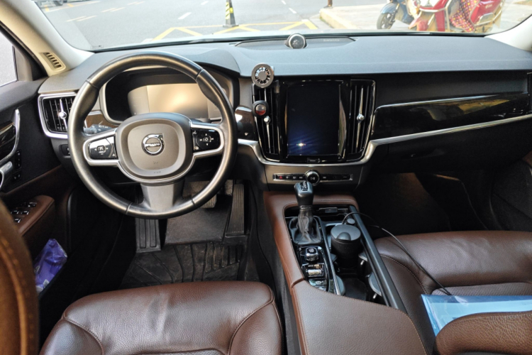 沃尔沃S90 2018款 T5 智远版中控内饰12