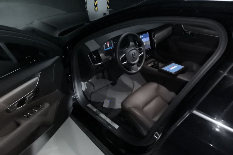 沃尔沃S90 2023款 B5 智逸豪华版中控内饰20