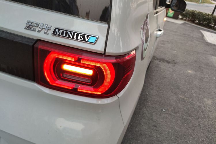 五菱汽车 宏光MINIEV 2022款 马卡龙臻享款 磷酸铁锂车身外观9
