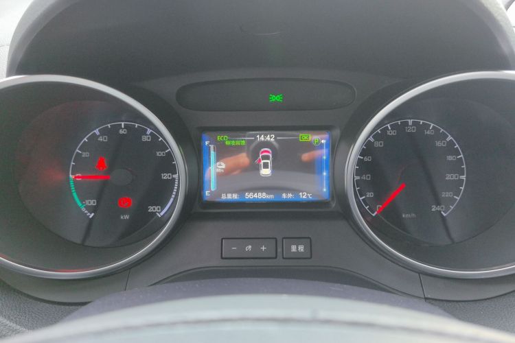 比亚迪 元新能源 2018款 EV360 智联炫酷型中控内饰14