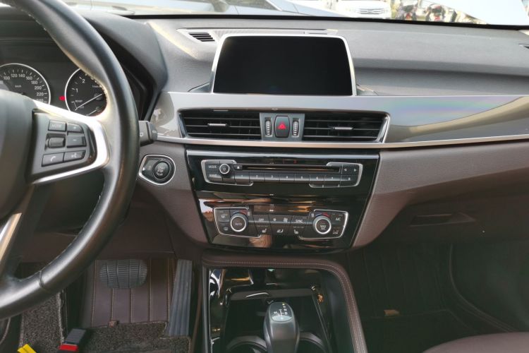 宝马X1 2018款 xDrive20Li 尊享型中控内饰16