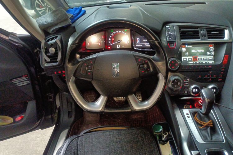 DS 5 2013款 1.6T 豪华版THP200局部细节13