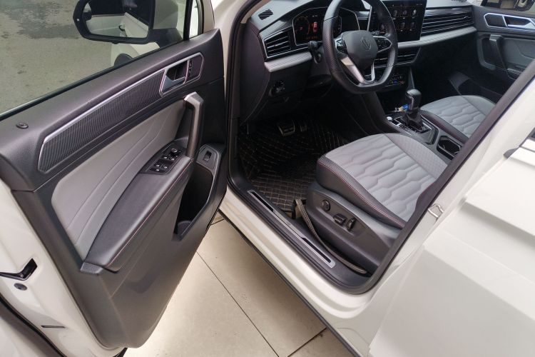 大众 途观X 2022款 330TSI 两驱越享版中控内饰7003