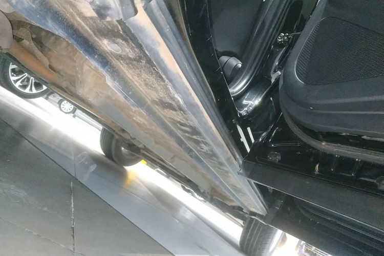 丰田 锋兰达 2023款 2.0L CVT精英版局部细节9001