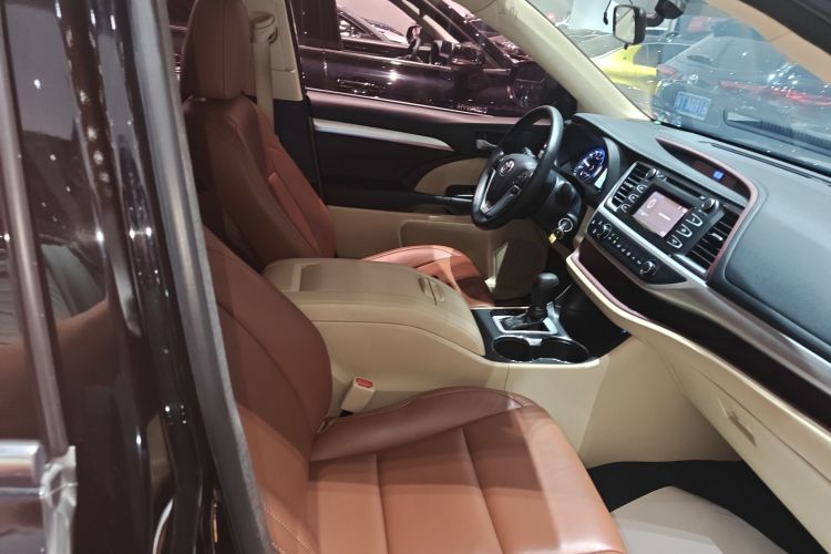 丰田 汉兰达 2017款 2.0T 两驱精英版 5座局部细节41