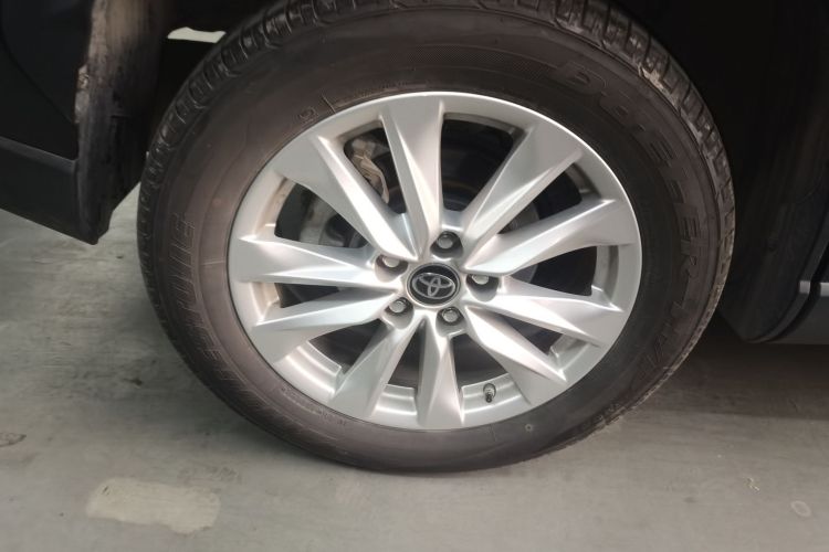 丰田 卡罗拉锐放 2023款 2.0L 精英版车身外观6002