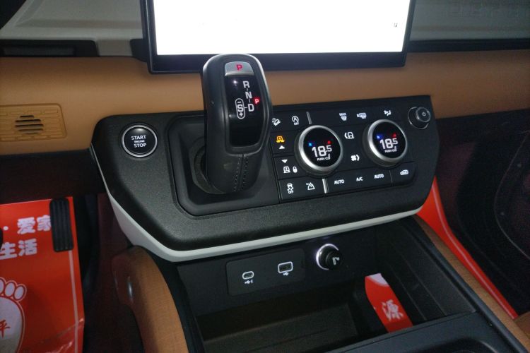 路虎卫士 2023款 90 3.0T P400 暗黑特别版中控内饰18