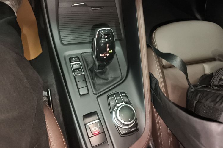 宝马X1 2020款 sDrive25Li 领先型中控内饰18