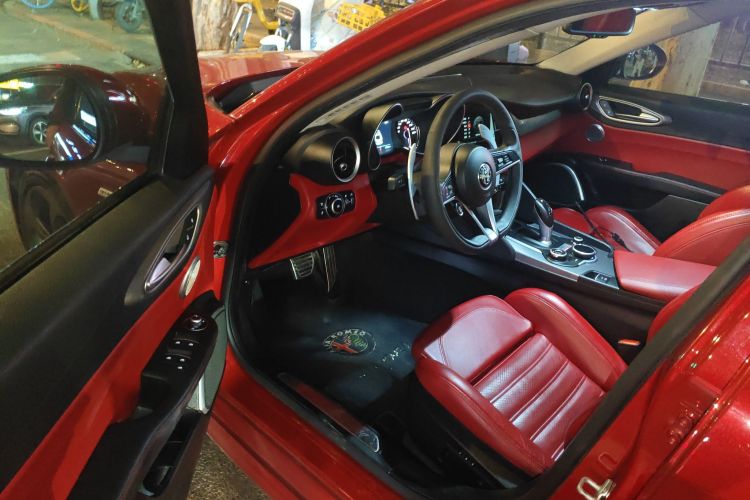 阿尔法·罗密欧 Giulia朱丽叶 2017款 2.0T 280HP Milano限量版中控内饰20