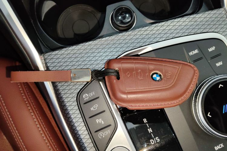 宝马3系 2023款 325Li M运动曜夜套装中控内饰11