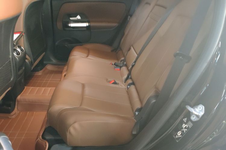 奔驰GLB 2022款 改款二 GLB 200 动感型中控内饰21