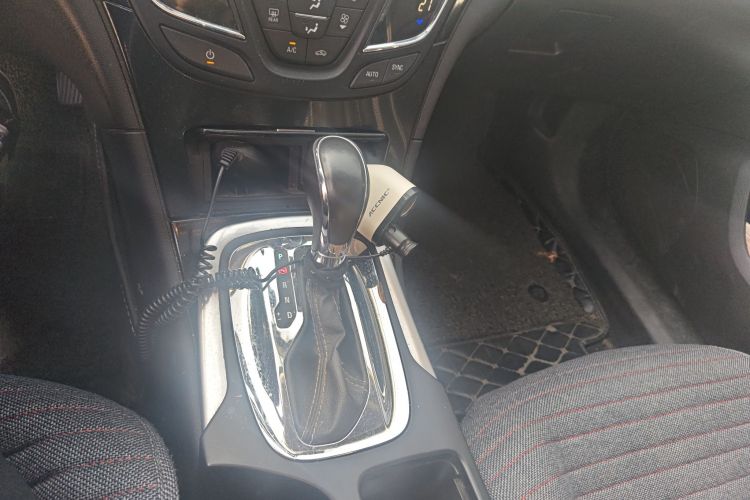 别克 君威 2015款 1.6T 领先技术型局部细节18