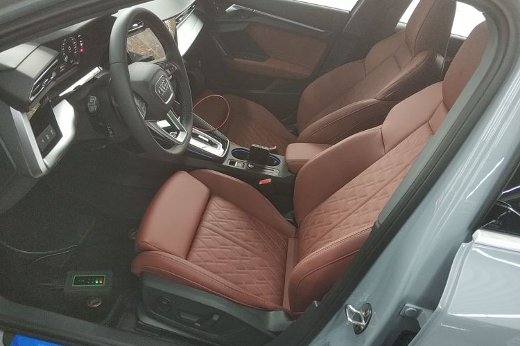 奥迪A3 2025款 A3L Limousine 35TFSI 飞驰尊享型中控内饰19