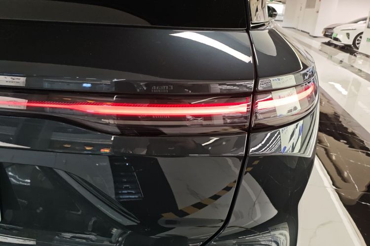 蔚来ES8 2024款 100kWh 签名版车身外观9