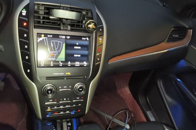 林肯MKC 2019款 2.0T 两驱尊雅版 国VI中控内饰16
