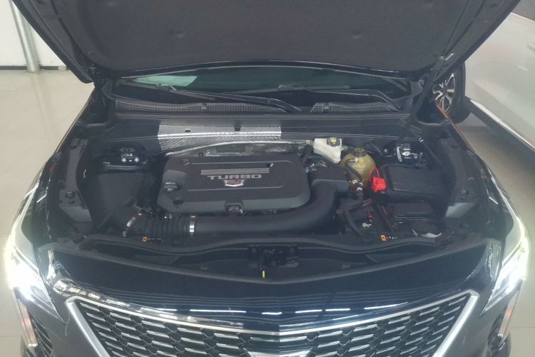 凯迪拉克XT4 2020款 改款 28T 两驱技术型机舱底盘24