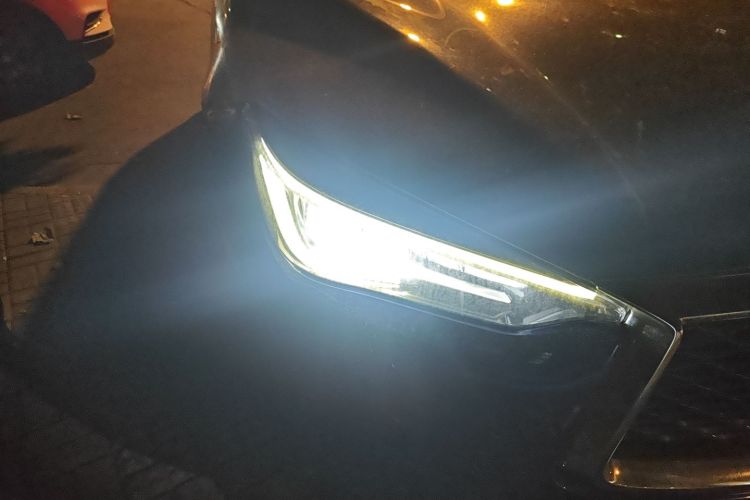 英菲尼迪QX50 2022款 2.0T 两驱领航版车身外观8