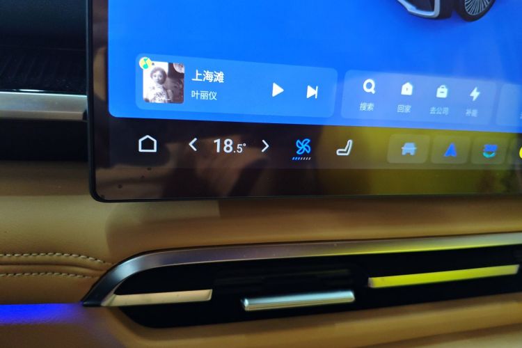 岚图汽车 岚图梦想家 2025款 PHEV 四驱尊贵鲲鹏版中控内饰16