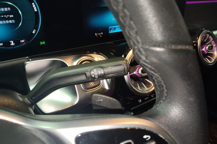 奔驰GLB 2020款 改款 GLB 200 动感型中控内饰18