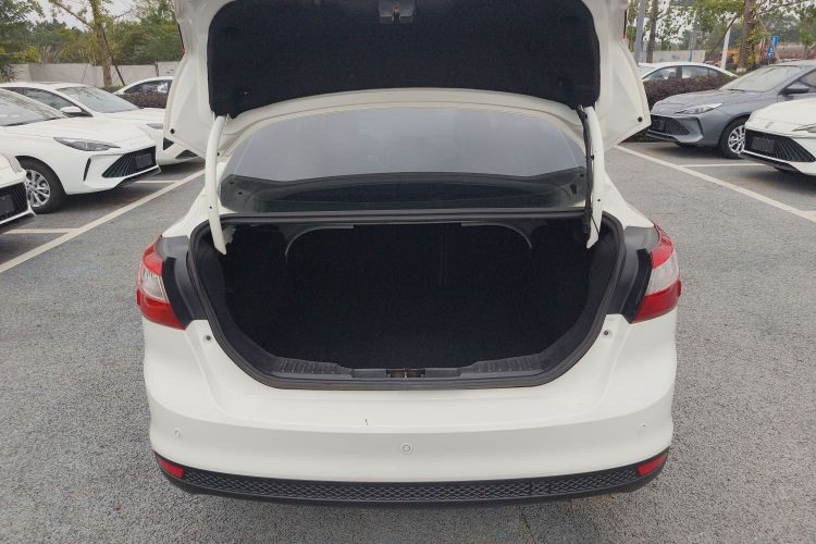 福特 福克斯 2012款 三厢 1.6L 自动风尚型机舱底盘23