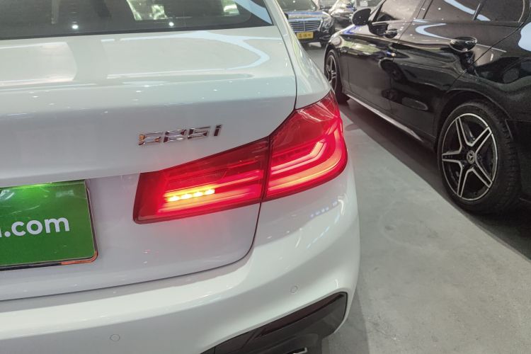 宝马5系(进口) 2018款 525i M运动套装车身外观9