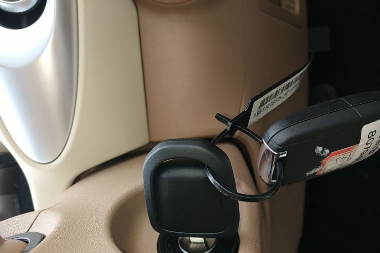 五菱汽车 宏光MINIEV 2025款 四门版 进阶款中控内饰7001