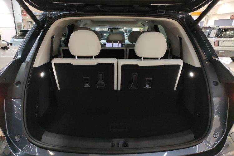 比亚迪 唐L 2025款 EV 600KM四驱激光雷达旗舰型机舱底盘23