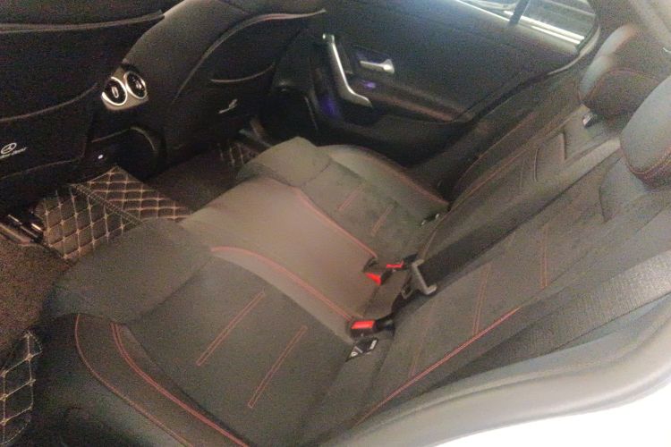 奔驰A级 2024款 改款 A 200 L 时尚型中控内饰21