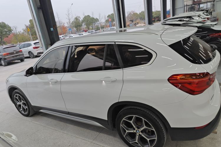 宝马X1 2019款 sDrive18Li 尊享型车身外观4